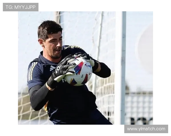 泰山外援阿尔瓦罗因教练保护未参赛热身赛无伤病困扰